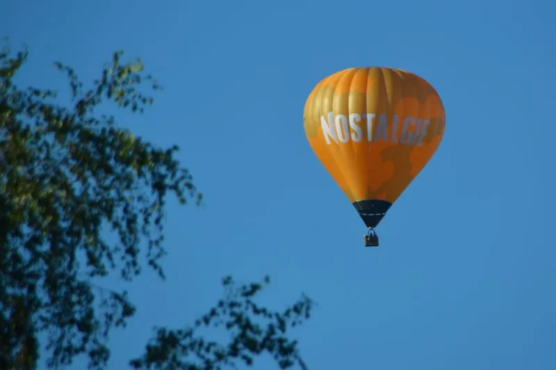 Hoe verloopt een luchtballonvaart? Van opstijgen tot landen